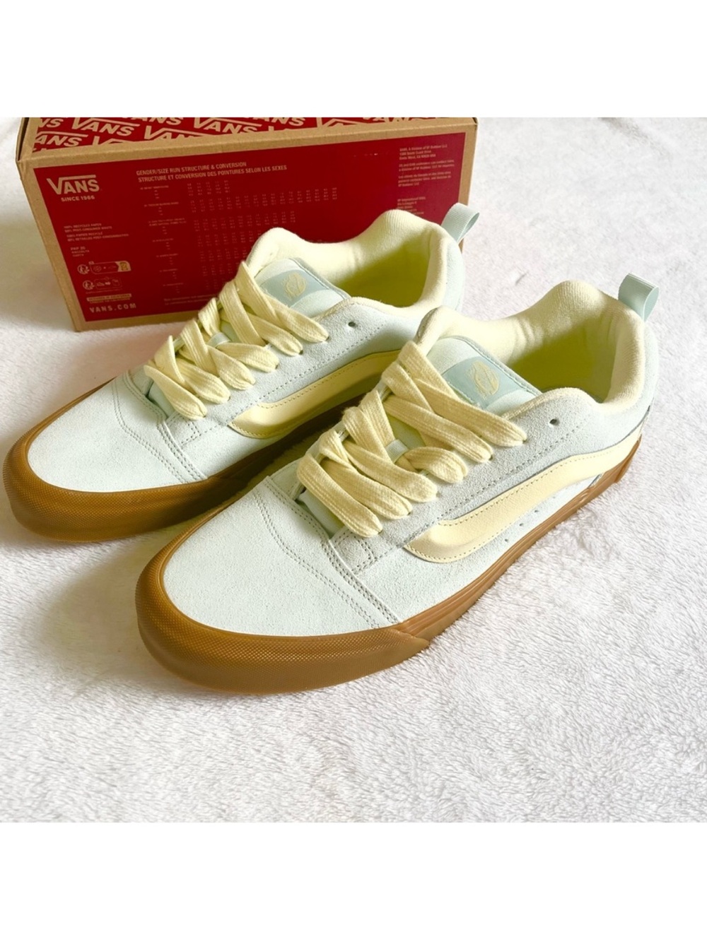 VANS KNU SKOOL GUM SNEAKERS/SHOES.MENS
SIZES :13.0 US NEW FOR 2026.